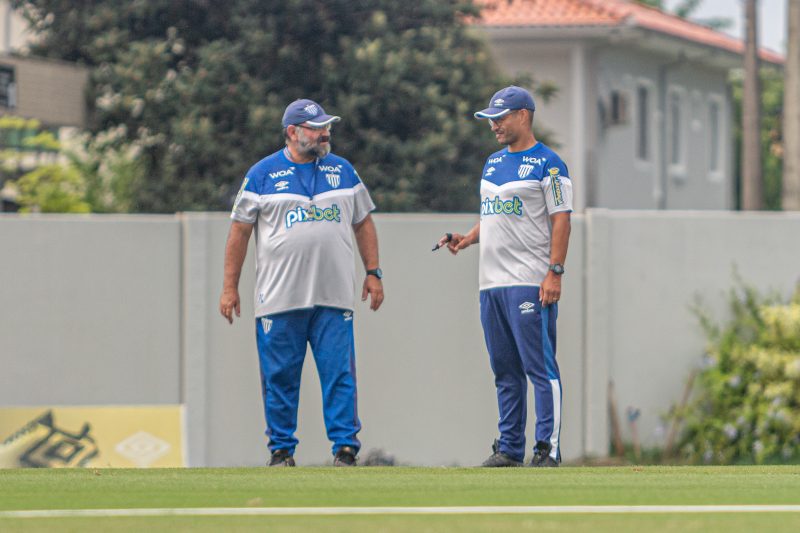 Alex durante treino do Avaí