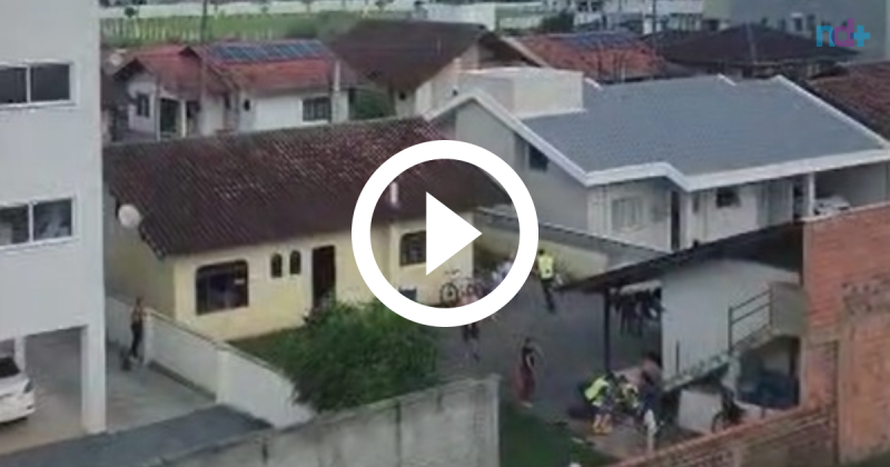 Mulher tem parada cardiorrespirat&oacute;ria ap&oacute;s sofrer choque el&eacute;trico em Timb&oacute; – Foto: Arcanjo / Reprodu&ccedil;&atilde;o ND