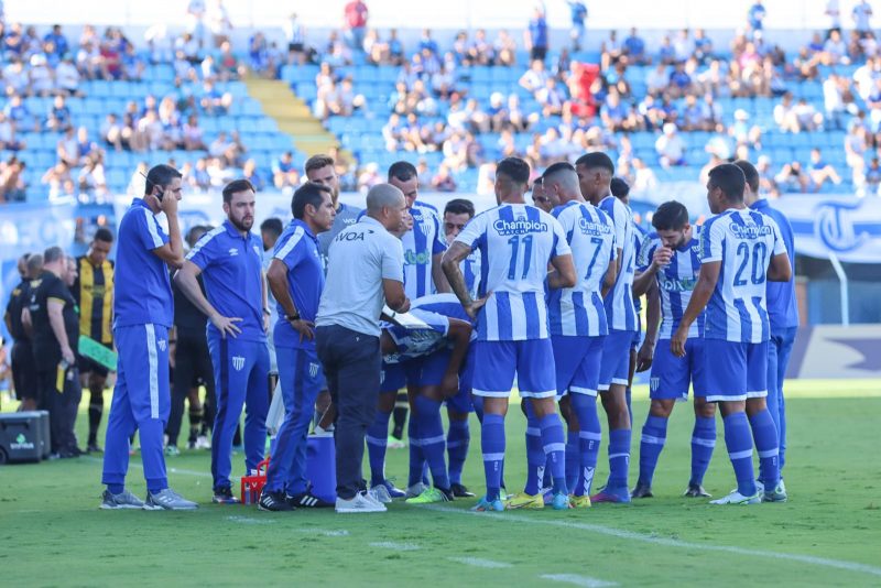 Leão da Ilha vive momento conturbado dentro de campo