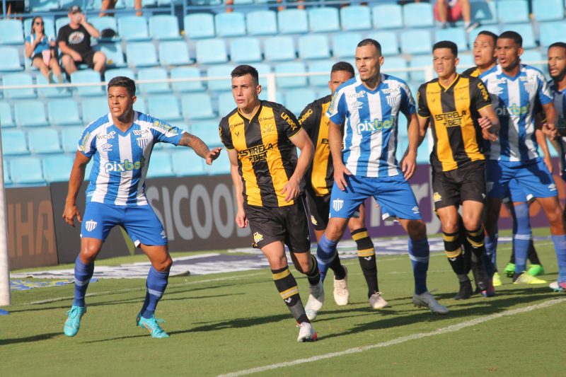 Criciúma teve as melhores chances do primeiro tempo