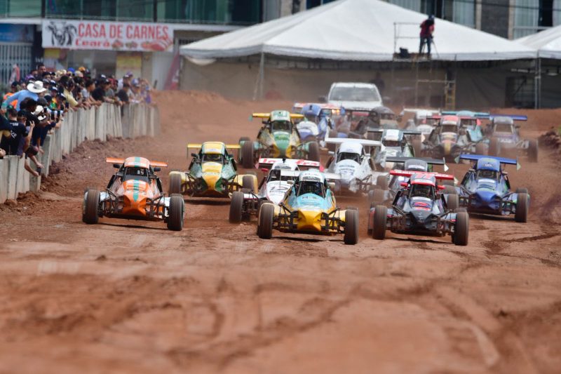 Balne&aacute;rio Cambori&uacute; viu prova hist&oacute;rica na abertura da temporada do Campeonato Brasileiro de Velocidade na Terra – Foto: Vitor Lara