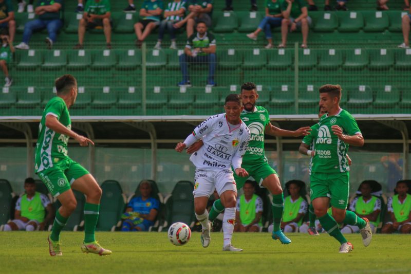 Chapecoense e Brusque empatam pelo Campeonato Catarinense