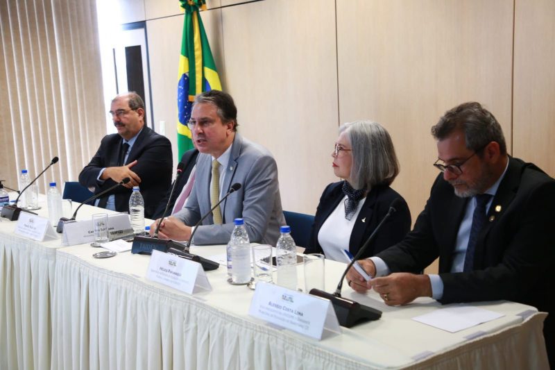 Ministro da Educa&ccedil;&atilde;o, Camilo Santana, anuncia pesquisa com professores. – Foto: Luis Fortes / MEC