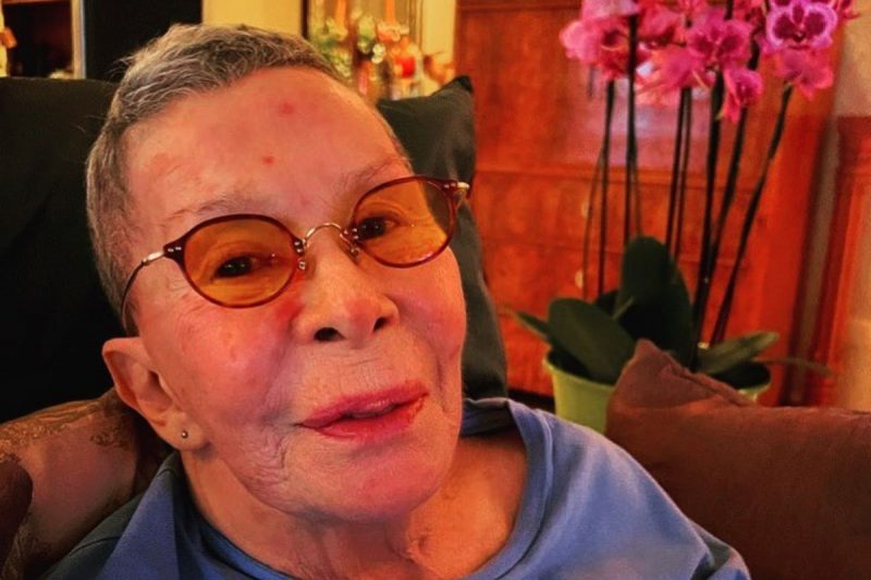 Cantora publicou clique com a legenda “Home” celebrando a alta hospitalar – Foto: Reprodu&ccedil;&atilde;o/Internet