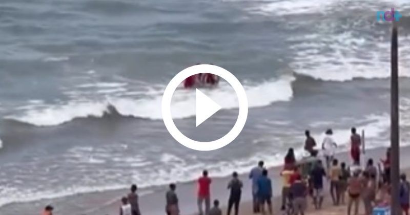 Homem entra na &aacute;gua minutos ap&oacute;s jovem ser atacada por tubar&atilde;o – Foto: Redes sociais / Reprodu&ccedil;&atilde;o ND