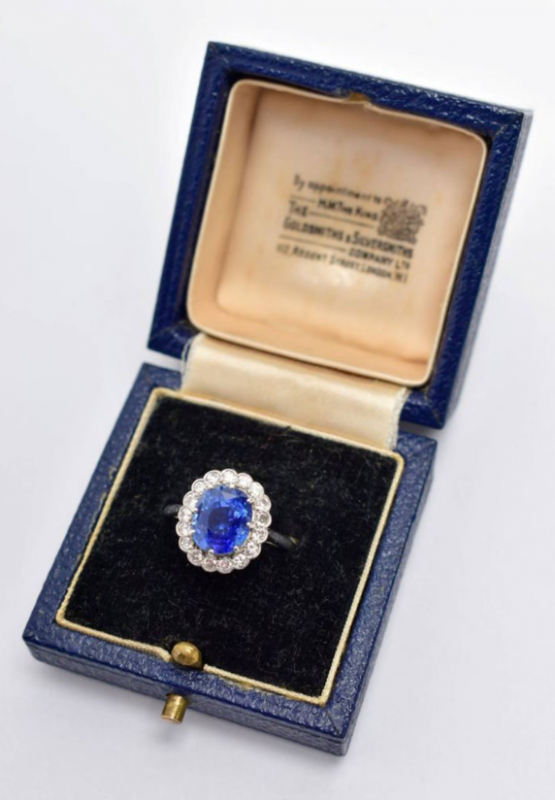 Entre as joias estava um anel de safira, avaliado em um valor milion&aacute;rio – Foto: The Sun/Reprodu&ccedil;&atilde;o