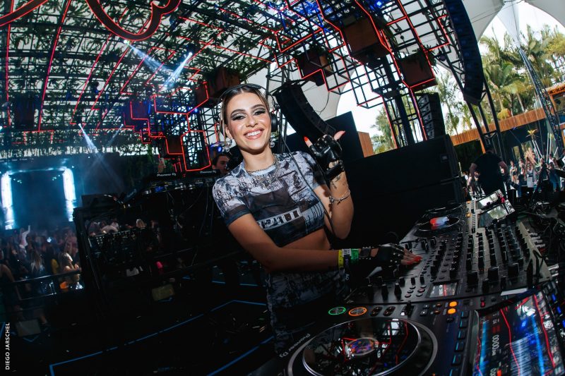&lsquo;A m&uacute;sica foi meu primeiro amor&rsquo;, diz primeira DJ mulher de SC a subir no palco do Lollapolooza – Foto: Arquivo pessoal / Reprodu&ccedil;&atilde;o ND