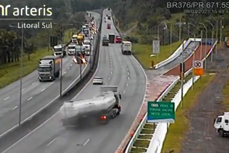 Carreta chegou a fazer “zigue-zague” ap&oacute;s perder os freios na BR-376 – Foto: Arteris/Divulga&ccedil;&atilde;o