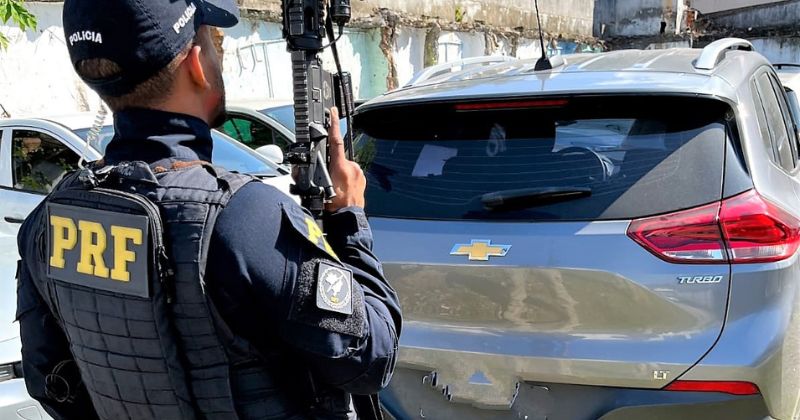 Ve&iacute;culo transitava pela BR-101 no momento da abordagem – Foto: PRF/Reprodu&ccedil;&atilde;o/ND