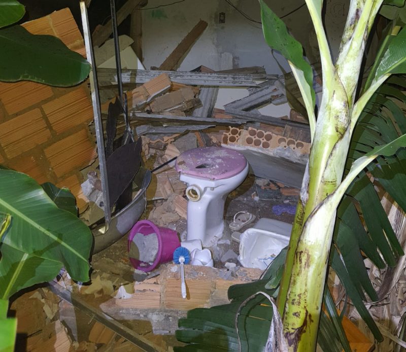 Moradora ficou ferida ap&oacute;s casa desabar em Floriaan&oacute;polis – Foto: CBMSC/Divulga&ccedil;&atilde;o/ND