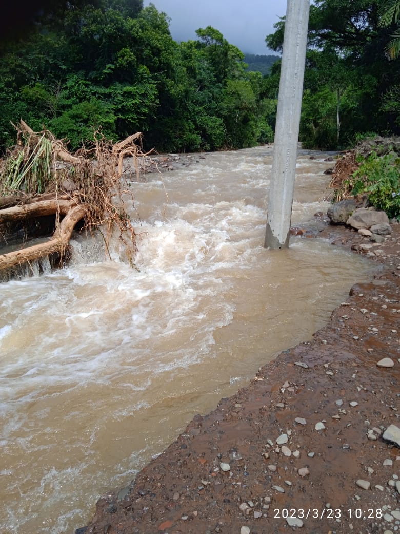 VÍdeo Rio Transborda Após Forte Chuva Invade Casas Em Timbé Do Sul E Fecha Serra Por 2 Dias 6366