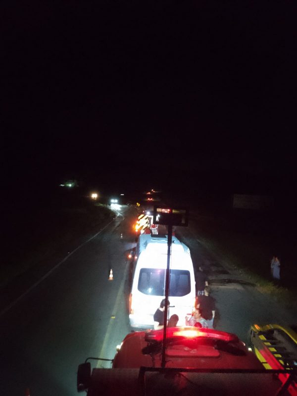 O acidente foi registrado na noite de s&aacute;bado (11), no Barranco Alto – Foto: Corpo de Bombeiros / Reprodu&ccedil;&atilde;o ND