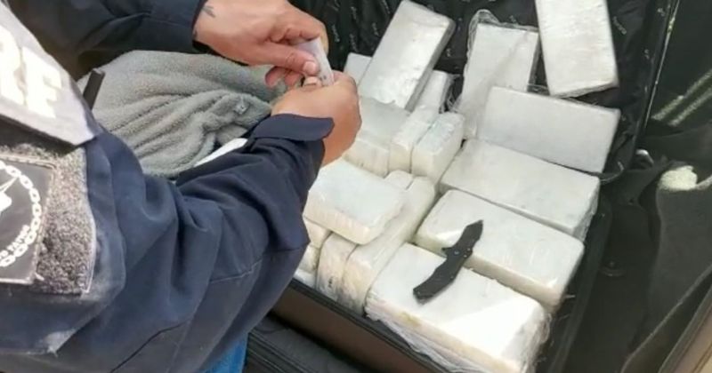 Droga foi encontrada no porta-malas do carro – Foto: PRF/Reprodu&ccedil;&atilde;o/ND