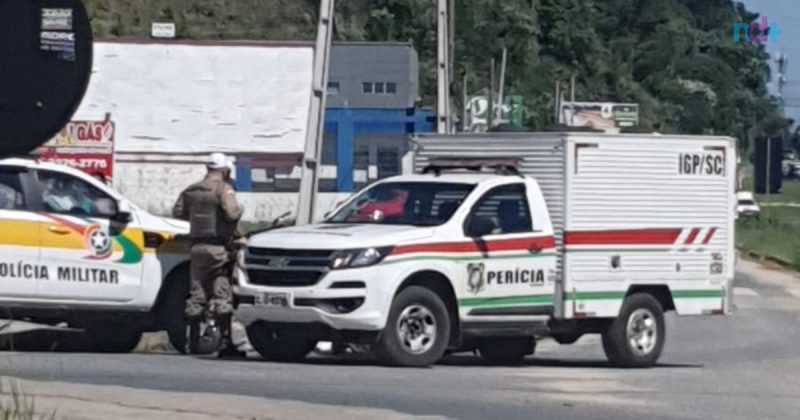 V&iacute;tima seguia para o trabalho, quando foi atingida por &ocirc;nibus – Foto: Thayn&aacute; Costa/ND