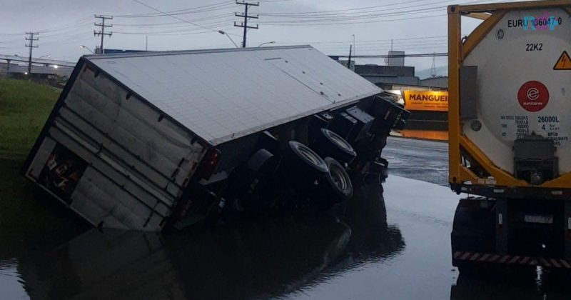 Acidentes empacaram tr&acirc;nsito no Litoral Norte de Santa Catarina – Foto: Reprodu&ccedil;&atilde;o/Internet