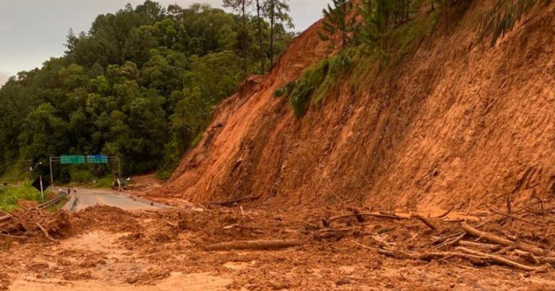 Liberado o tráfego para veículos leves na BR-280, na Serra de Corupá (SC) -  Estradas