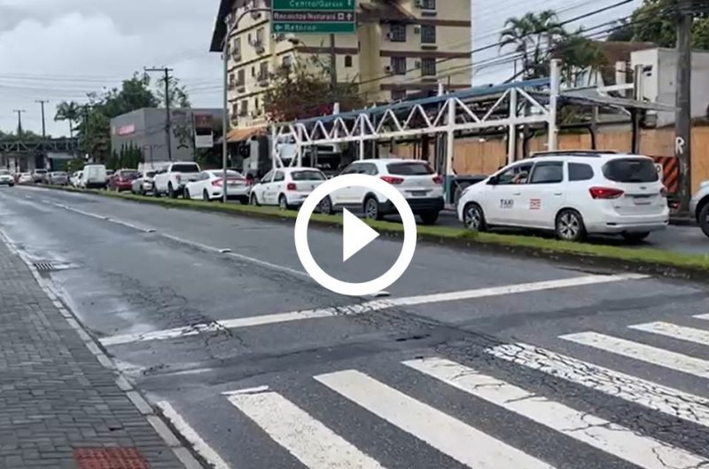 T&uacute;nel ap&oacute;s a Ponte de Ferro est&aacute; interditado nesta quarta-feira (15) em Blumenau – Foto: Mois&eacute;s Stuker/NDTV
