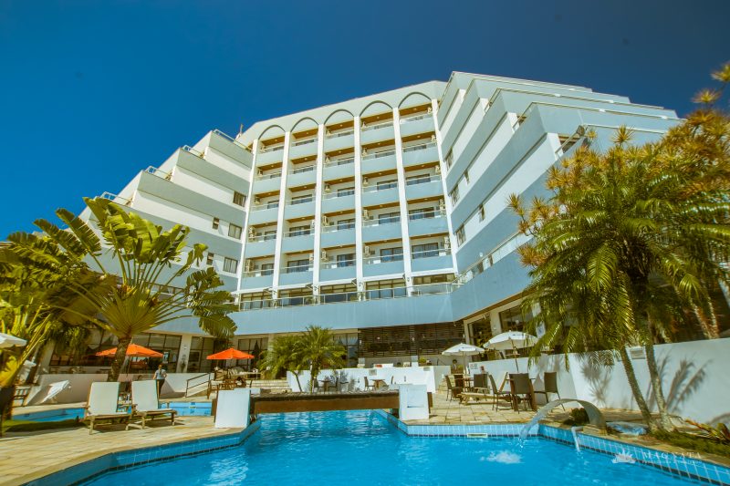 Com tr&ecirc;s unidades, sendo uma em SC e duas no Paran&aacute;, a qualidade &eacute; &uacute;nica, com vistas maravilhosas e infraestrutura de primeira&nbsp; – Foto: Hot&eacute;is Villa Real/Divulga&ccedil;&atilde;o