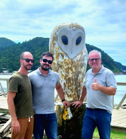 Com dois metros de altura, a obra de arte &eacute; uma coruja e est&aacute; localizada no bairro do Gravat&aacute; – Foto: Reprodu&ccedil;&atilde;o Internet/ND