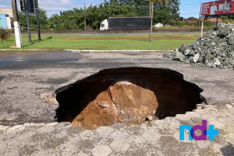 Equipes j&aacute; trabalham no local – Foto: T&aacute;bata Porti/NDTV