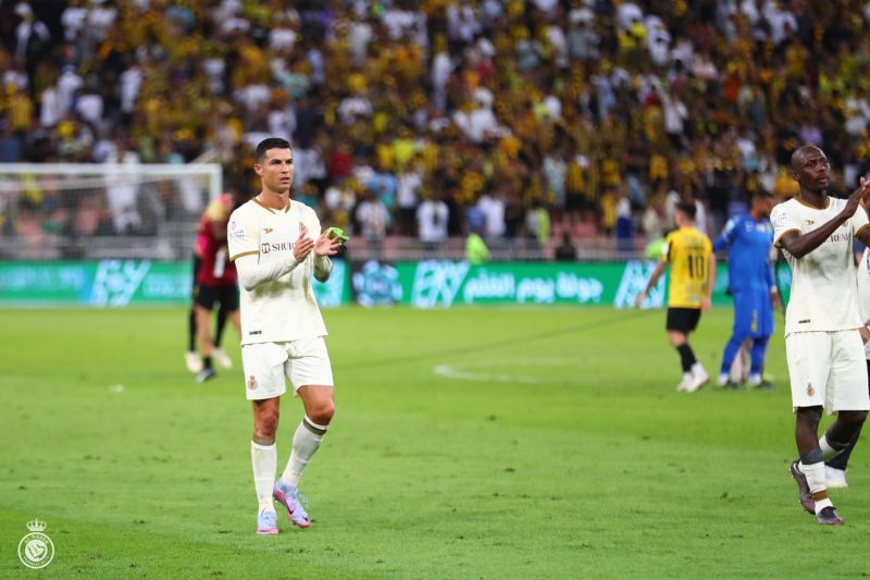 Cristiano Ronaldo quase nocauteia cinegrafista em cobrança de falta; veja, futebol saudita