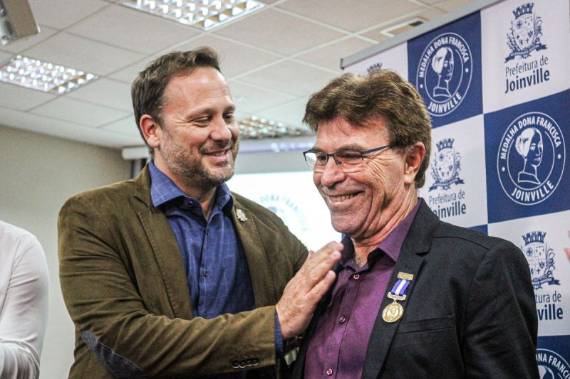 Nardela recebeu a Medalha do M&eacute;rito Princesa Dona Francisca – Foto: JEC/Divulga&ccedil;&atilde;o/ND