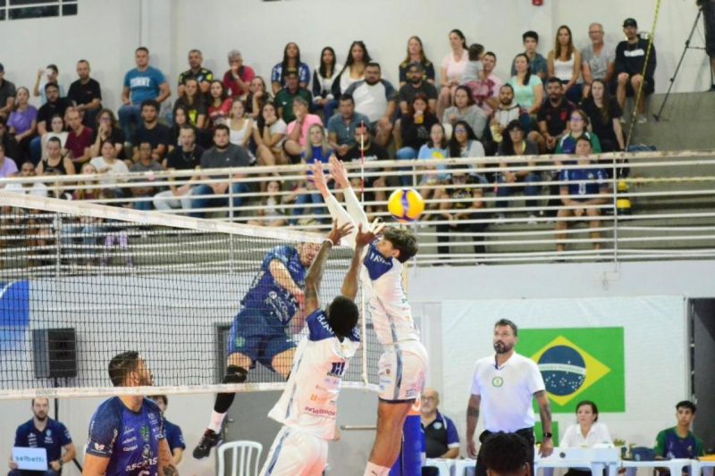 Com vit&oacute;ria no Paran&aacute;, Joinville V&ocirc;lei est&aacute; a um jogo do acesso – Foto: Leandro Le&atilde;o/ Divulga&ccedil;&atilde;o/ND