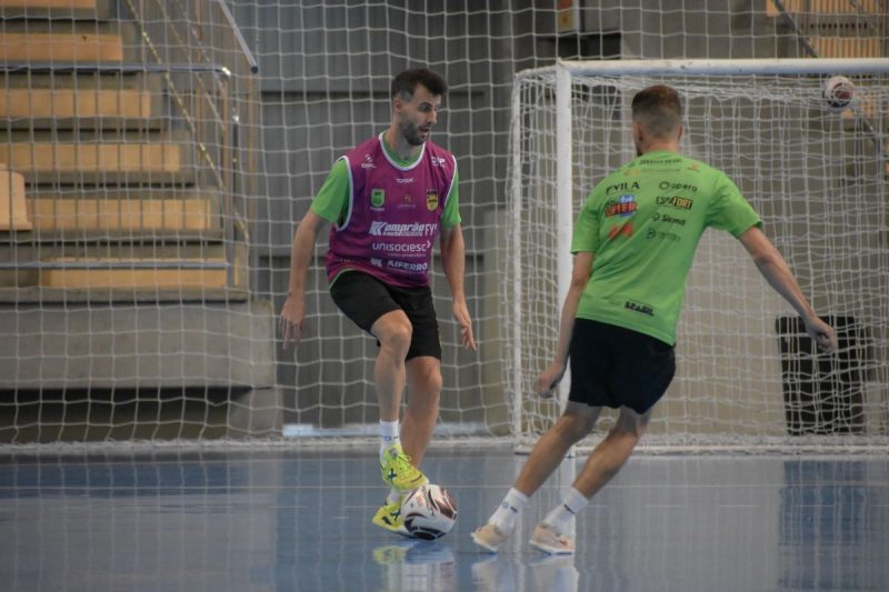 Com quatro desfalques por lesão, Aurinegro recebe o Umuarama na estreia da Liga Nacional &#8211; Foto: Paulinho Sauer/Jaraguá Futsal/Divulgação/ND