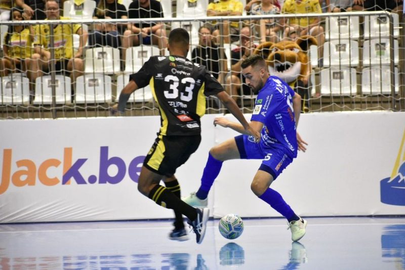 Jaragu&aacute; foi superado em casa pelo Umuarama na estreia da Liga Nacional – Foto: Paulinho Sauer/Jaragu&aacute; Futsal/Divulga&ccedil;&atilde;o/ND