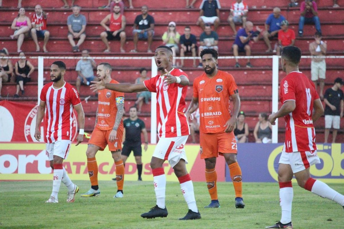 Leozinho, ala do Sorocaba, é eleito melhor jogador jovem de futsal do mundo, futsal