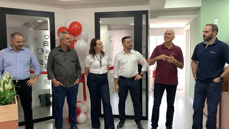 Diretores da Veolia Brasil participaram da inaugura&ccedil;&atilde;o do escrit&oacute;rio em Brusque – Divulga&ccedil;&atilde;o – Foto: Veolia/Divulga&ccedil;&atilde;o
