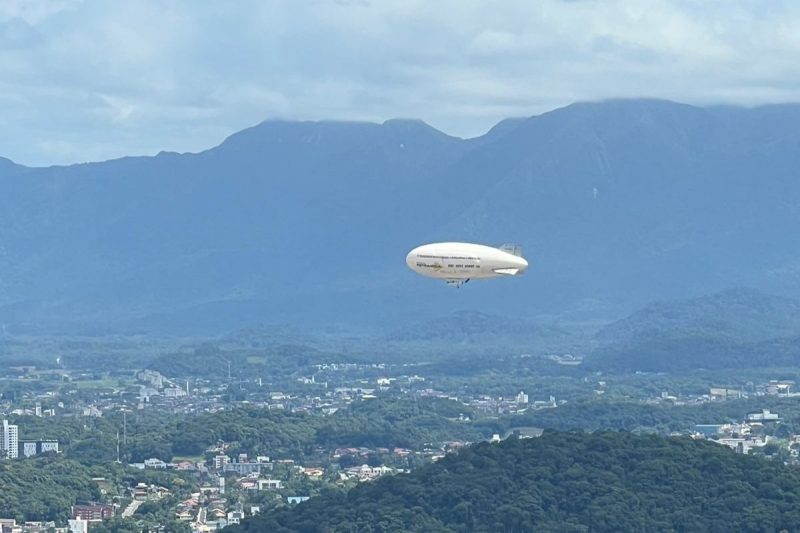 Dirigível sobrevoou Joinville na manhã de sábado (25) &#8211; Foto: Daniele Haak/Arquivo pessoal