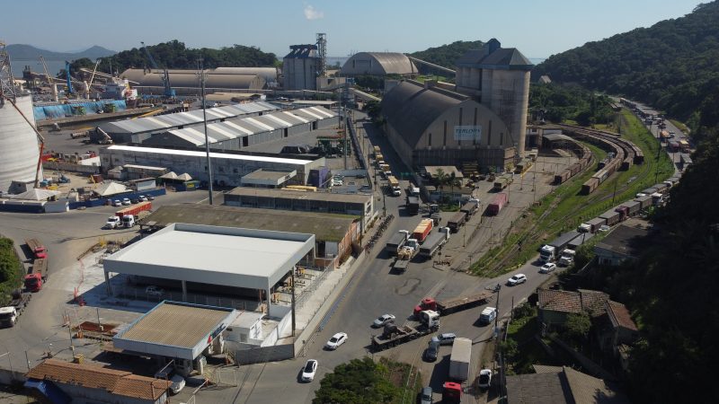 trânsito perto do porto 