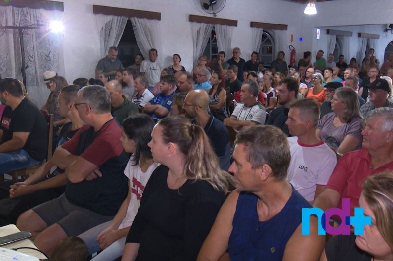 Moradores lotaram a Sociedade Rio da Prata, em Pirabeiraba – Foto: Thiago Bonin/NDTV