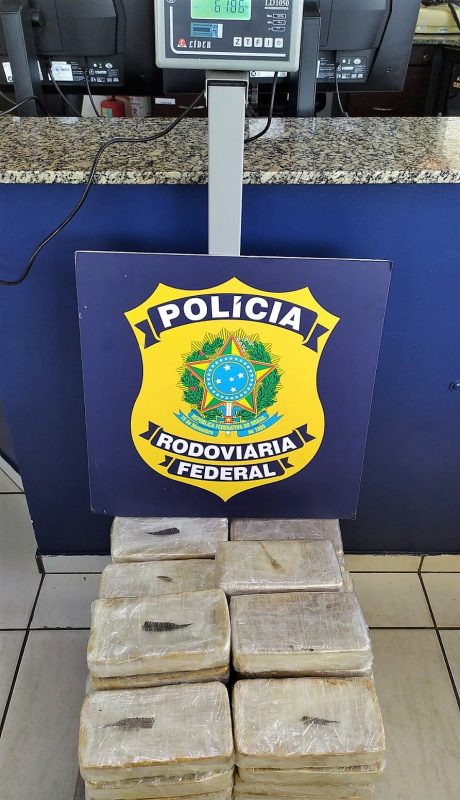 Foram apreendidos 61,8 kg de pasta base de coca&iacute;na – Foto: PRF/Divulga&ccedil;&atilde;o