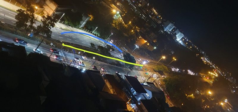 Engenheiro explica que os ve&iacute;culos deveriam continuar reto (linha amarela), pois aquela curva (azul) faz com que os usu&aacute;rios acessem a al&ccedil;a de retorno – Foto: Arquivo Pessoal/Divulga&ccedil;&atilde;o/ND