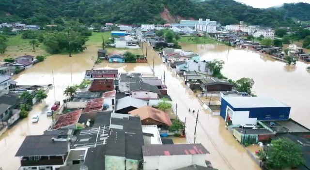 Bairro de Itaja&iacute; fica completamente alagado – Foto: @marcandodestinos360/Reprodu&ccedil;&atilde;o/ND