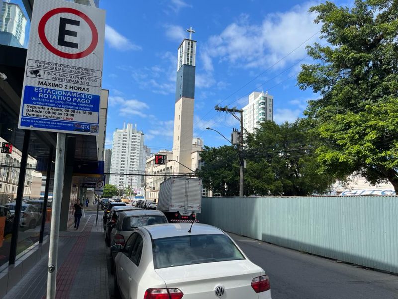 Zona Azul em Florianópolis: cobrança para estacionamento é retomada com  novo app