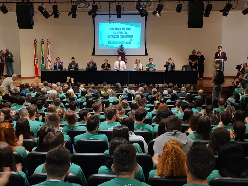 O F&oacute;rum Parlamentar em Defesa das Universidades Comunit&aacute;rias ocorre nesta quarta-feira na Alesc em Florian&oacute;polis – Foto: Felipe Elias/Reprodu&ccedil;&atilde;o/ND