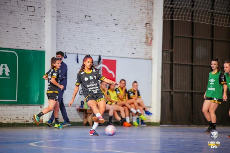 Camila &eacute; ex-atleta da Female e teve um problema de sa&uacute;de e fam&iacute;lia faz vakinha. &mdash; Foto: Female/Reprodu&ccedil;&atilde;o/ND