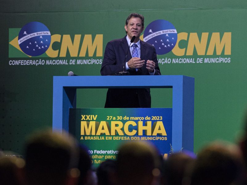 O ministro da Fazenda, Fernando Haddad, participa de debate sobre a reforma tribut&aacute;ria durante a 24&ordf; Marcha dos Prefeitos – Foto: Jos&eacute; Cruz/Ag&ecirc;ncia Brasil/ND