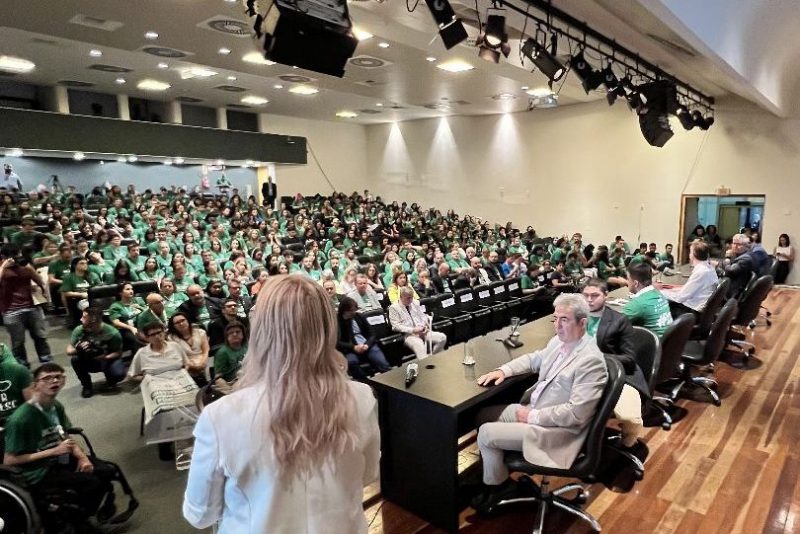 Mais de 1,5 mil alunos de Universidades Comunit&aacute;rias estiveram no lan&ccedil;amento do F&oacute;rum – Foto: Divulga&ccedil;&atilde;o/ND