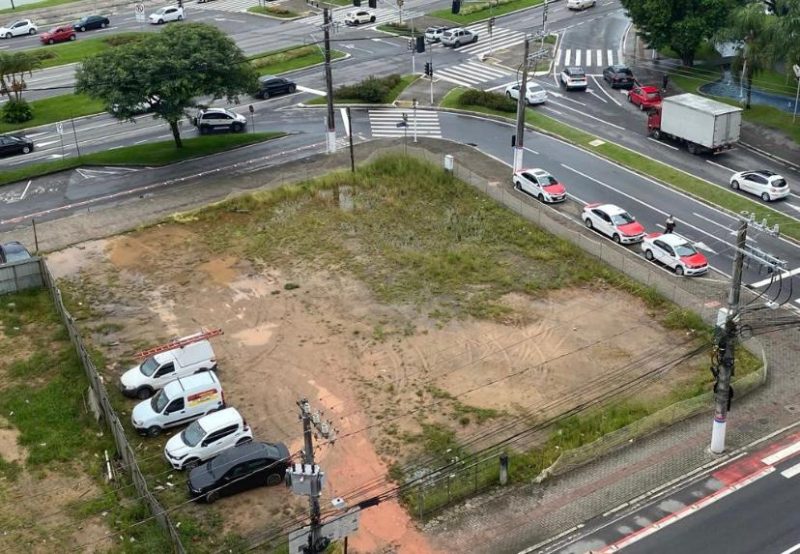 Terreno no cruzamento entre a Beira-Mar Norte e a avenida Mauro Ramos, em&nbsp; Florian&oacute;polis, em foto do ano passado – Foto: Fernando Bond/Divulga&ccedil;&atilde;o/ND