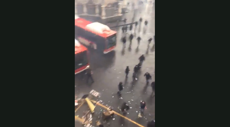 Torcida do Frankfurt assustou a It&aacute;lia – Foto: Youtube