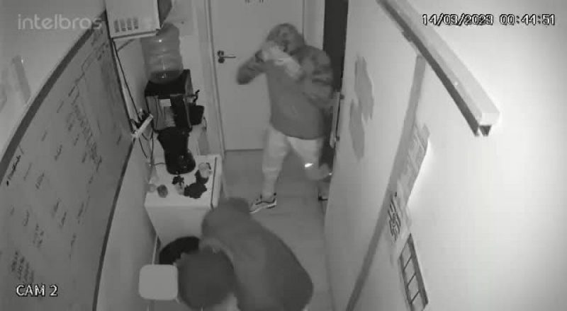 Criminosos furtam loja da Vivo na madrugada desta ter&ccedil;a-feira (14) – Foto: Reprodu&ccedil;&atilde;o/ND