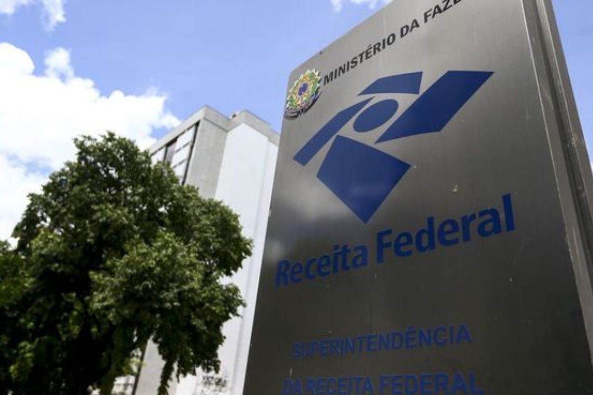 Receita Federal aplica o golpe do Xeque-Mate: Iate de luxo