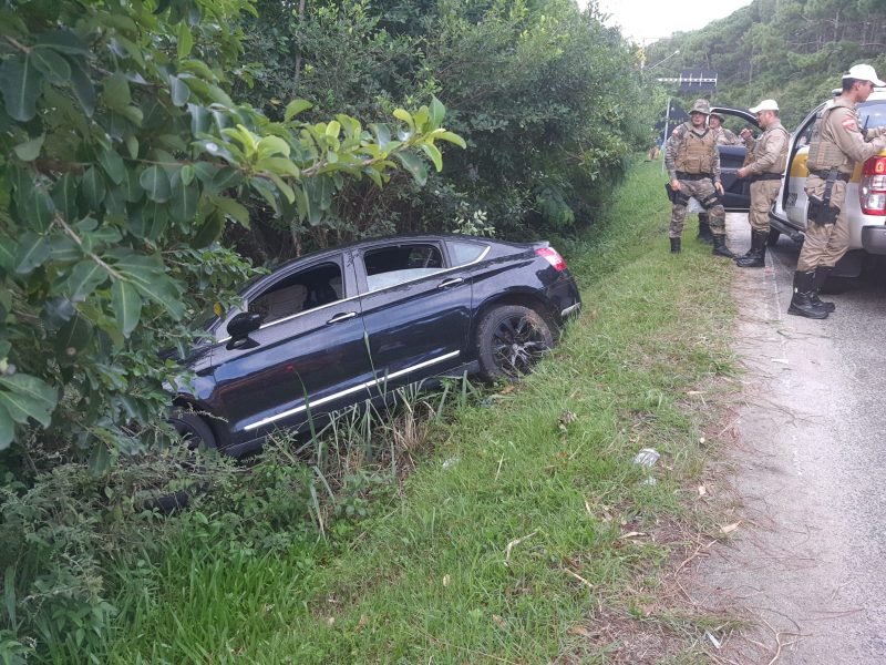 Crian&ccedil;as estavam no banco de tr&aacute;s e tiveram ferimentos leves – Foto: CBMSC/ Divulga&ccedil;&atilde;o/ ND