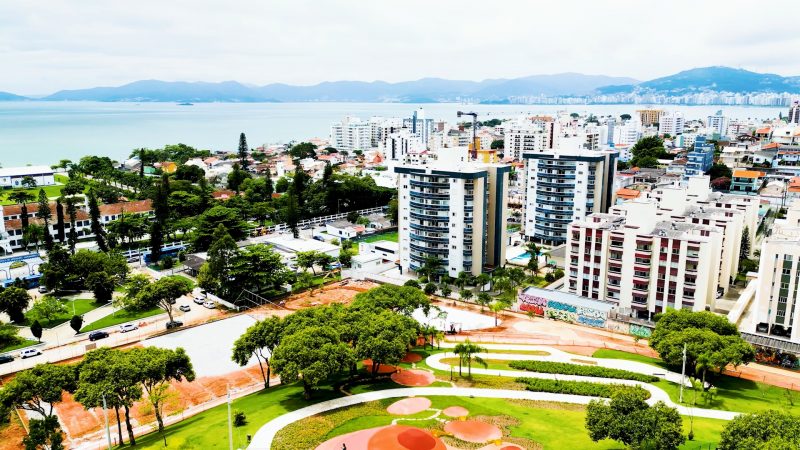 Com o mercado de loca&ccedil;&atilde;o aquecido os apartamentos est&atilde;o sendo ocupados, rapidamente, em praticamente todos os bairros da capital catarinense – Foto: Divulga&ccedil;&atilde;o