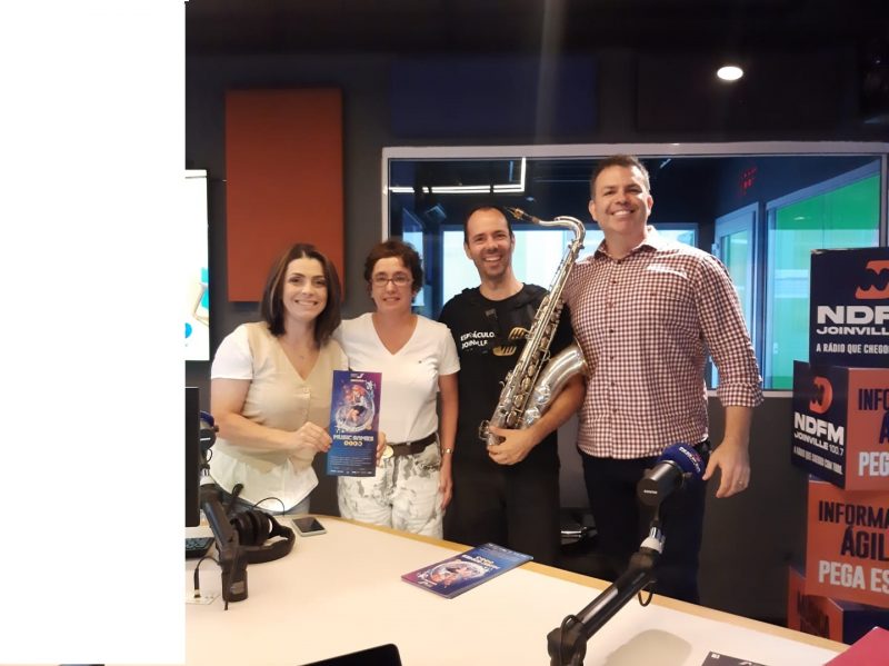 GIRO ND – Sabrina Aguiar, Matheus Furlan e a maestrina Fabr&iacute;cia Piva. Foto: Produ&ccedil;&atilde;o NDFM Joinville&nbsp;