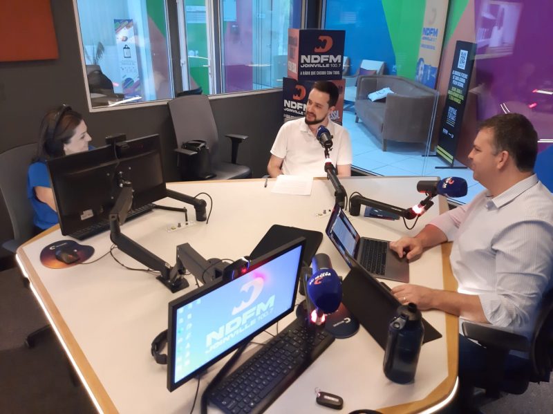 GIRO ND – Sabrina Aguiar, Matheus Furlan juntamente com o coordenador do Procon Elias. Foto: Produ&ccedil;&atilde;o NDFM&nbsp;